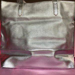 Bloomingdale's Bags - BLOOMINGDALE'S SHOULDER BAG! NWT Bloomingdale's Bags - BLOOMINGDALE'S SHOULDER BAG! NWT